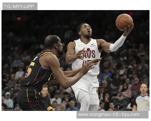 米切尔孤掌难鸣26投12中难救主空砍33分5篮板5助攻表现令人惋惜 米切尔孤掌难鸣26投12中难救主空砍33分5篮板5助攻表现令人惋惜